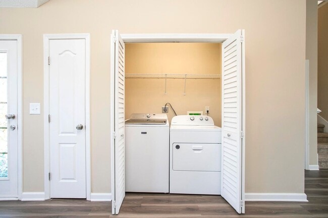 Building Photo - 3 Bed w/Bonus, Large Yard in Sought After Franklin Location!