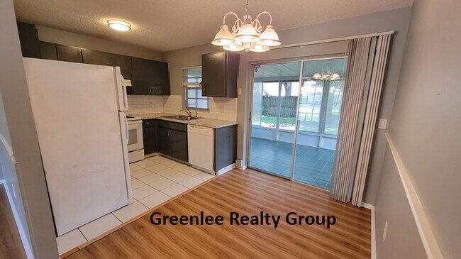 Building Photo - Adorable 2 Bed/1 Bath Updated Home in Seve...