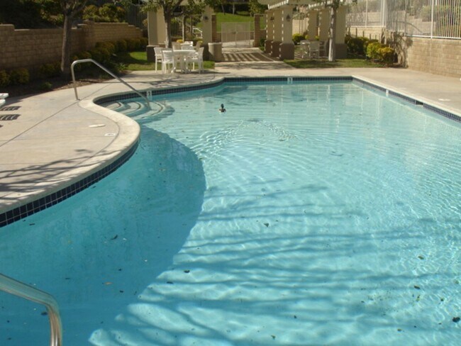 Building Photo - 4 Bedroom Townhome for Rent in Stevenson R...