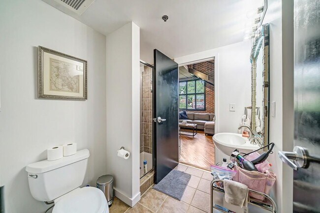 Building Photo - 640 Glen Iris Dr NE
