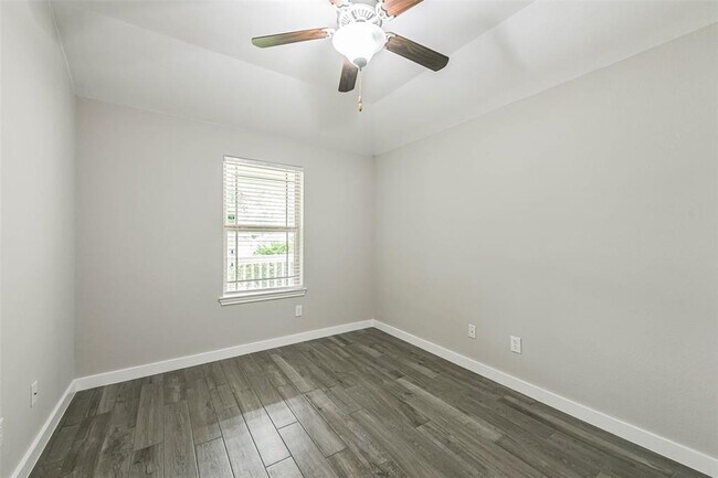 Building Photo - 13706 Drakeford Ct