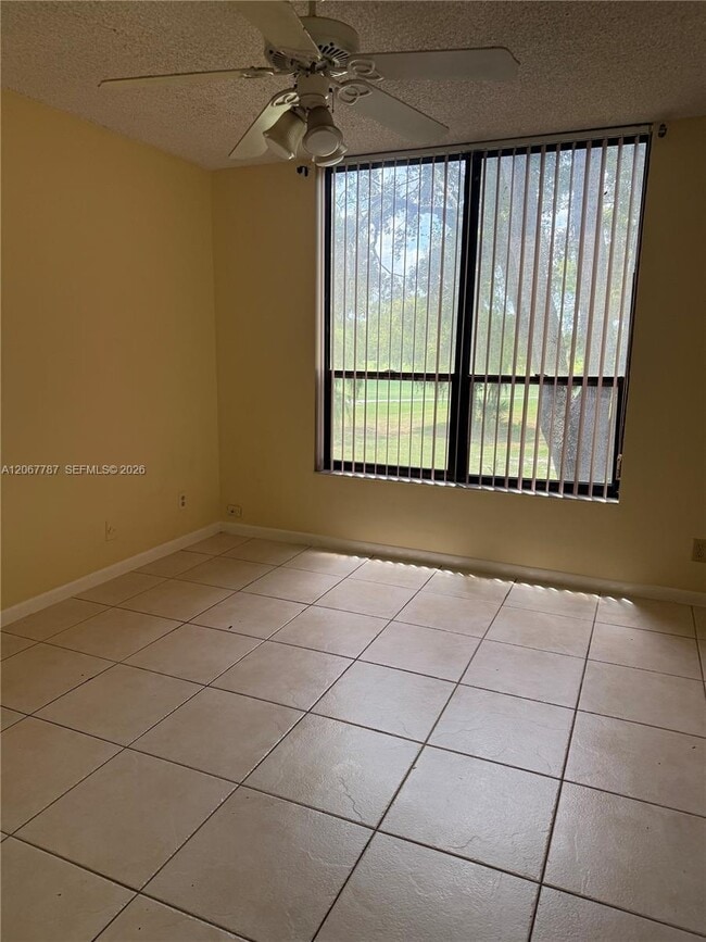 Building Photo - 6751 N University Dr
