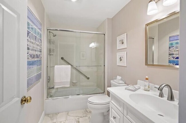 Building Photo - 3200 Park Ave