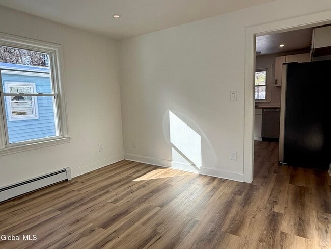 Building Photo - 98 Willow St