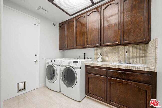 Building Photo - 3722 Alonzo Ave