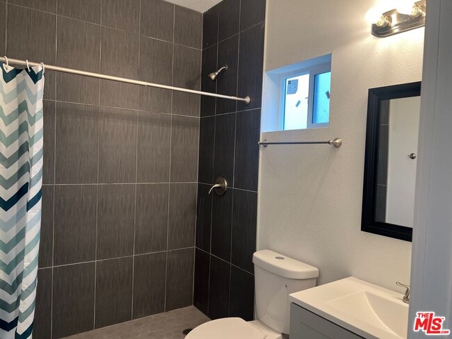 Building Photo - 233 N Park View St