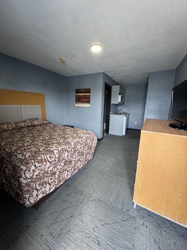 Building Photo - 711 Pasadena Fwy