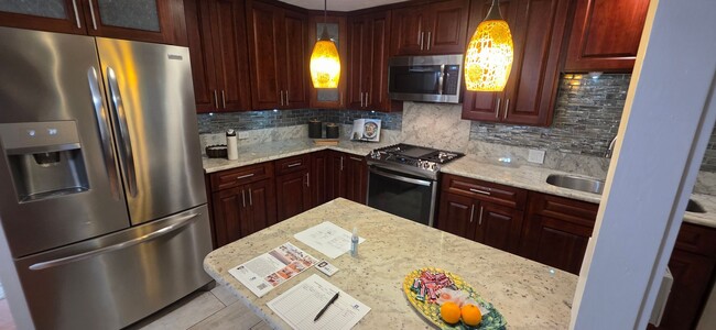 Building Photo - 2 bedroom 2 bath with Study den in Kailua!