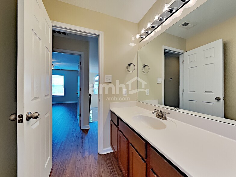 Building Photo - 3201 Gaslight Ln