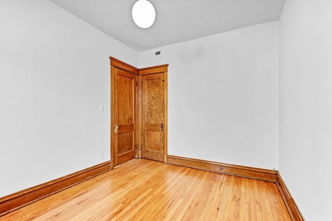 Building Photo - 3806 N Greenview Ave