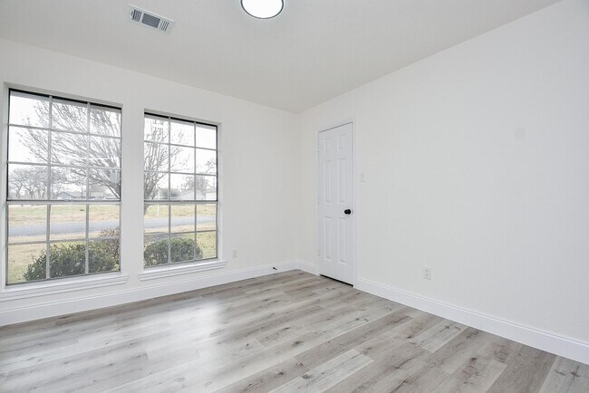 Building Photo - 2502 6th Ave N