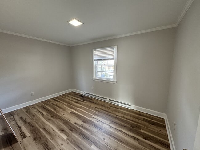 Building Photo - 408 E Simmons Ave