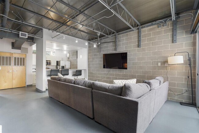 Building Photo - 4801 S Congress Ave