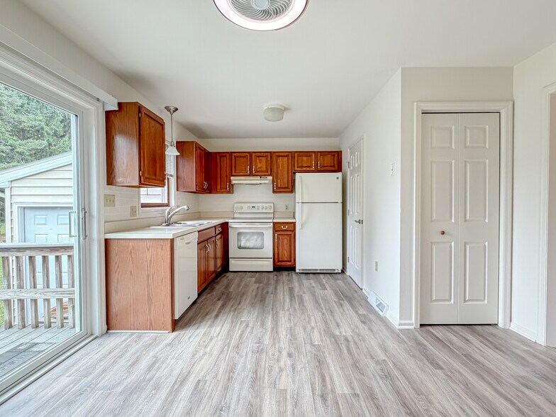 Building Photo - 28 Pheasant Ln