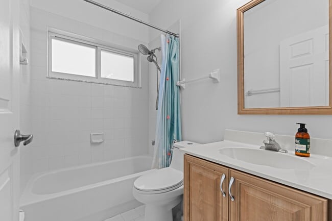 Building Photo - 7568 Eagle Point Dr