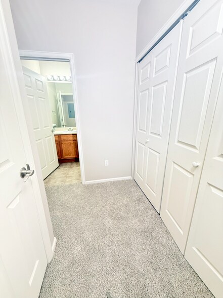 Building Photo - 1575 Olympia Cir