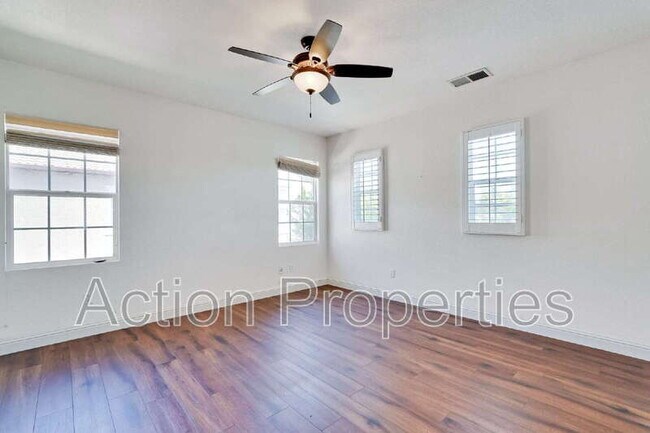 Building Photo - 675 W Esplanade Dr