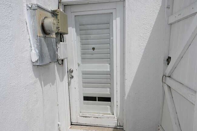 Building Photo - Beautiful 2 Bed 2 Bath Single Story House in Belmont Shore of Long Beach