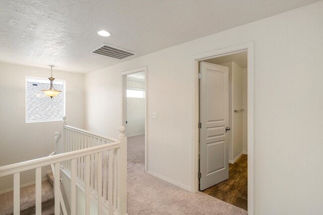 Building Photo - 3616 SW Pumice Stone Ave