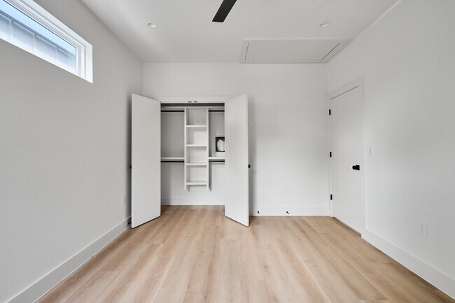 Building Photo - 412 Hackberry Ln