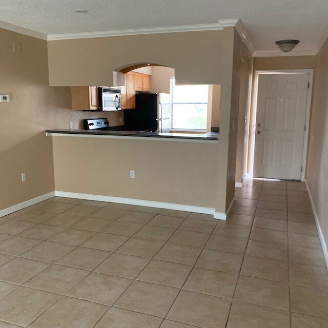 Building Photo - Two BD/1 Bath  Gated Pool Cmmunity Largo FL