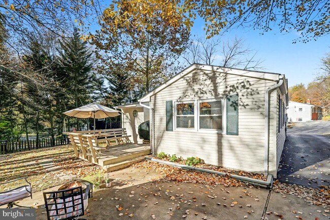 Building Photo - 4111 Hoffman Dr