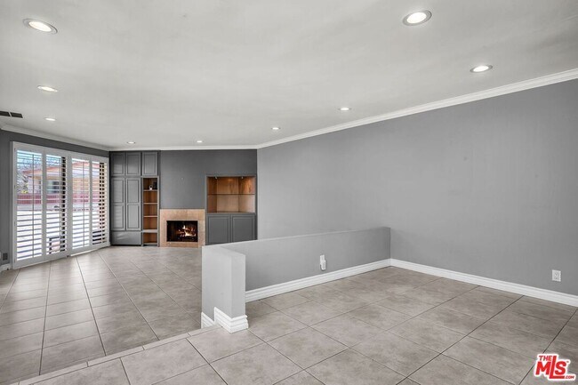 Building Photo - 7301 Vista Del Mar