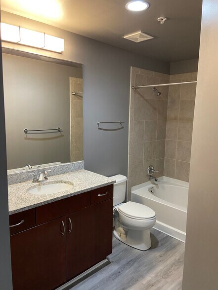 Building Photo - 777 N Ashley Dr