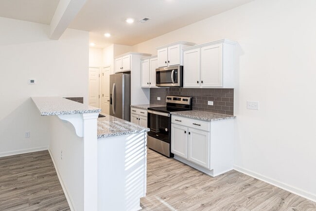 Building Photo - 3BD Townhome Convenient to Hwy 74/ Minutes to Bypass - MOVE IN READY