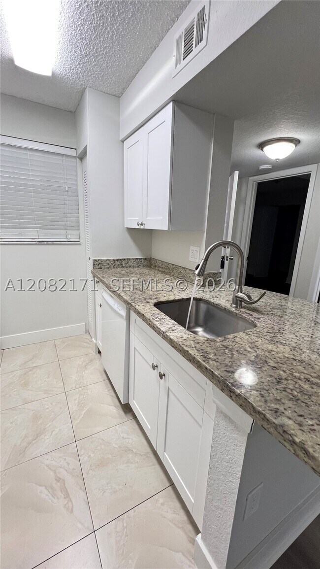 Building Photo - 2890 N Oakland Forest Dr