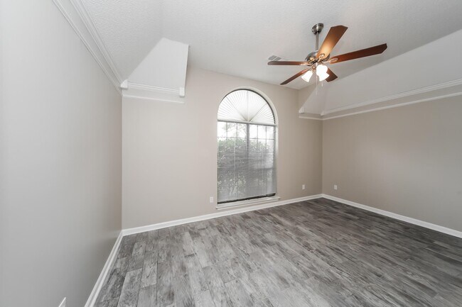 Building Photo - 6580 Silver Oak Cove