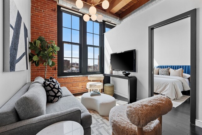 Building Photo - 319 A St