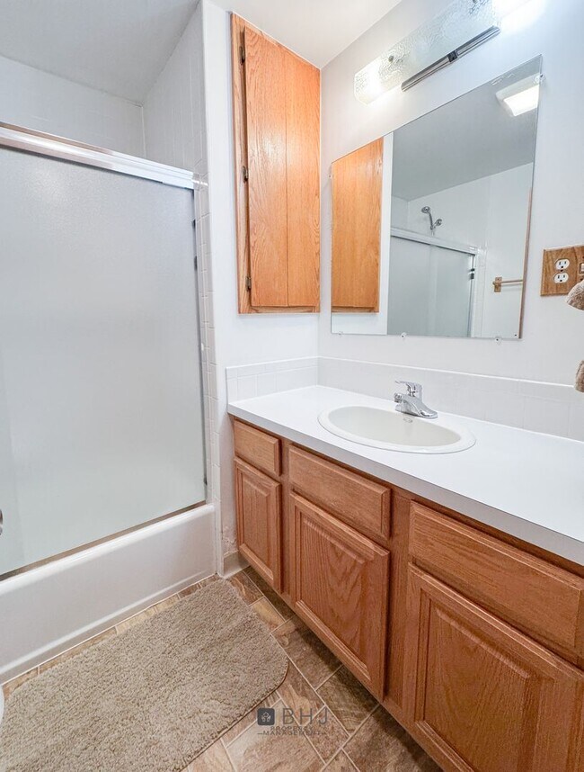 Building Photo - SHORT TERM 6 MONTH ONLY - Dog Friendly 3 b...