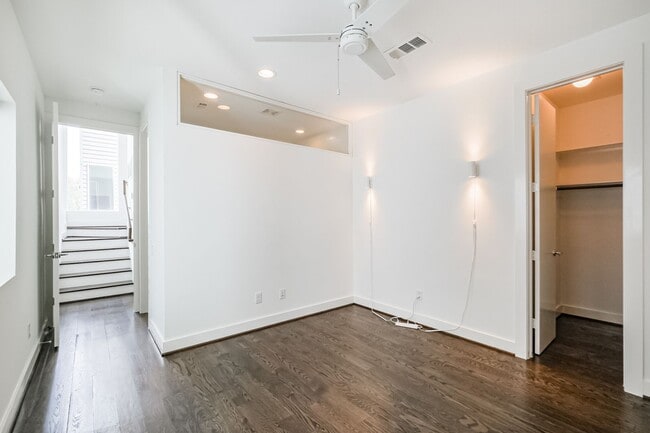 Building Photo - Welcome to this absolutely STUNNING Townhome!!