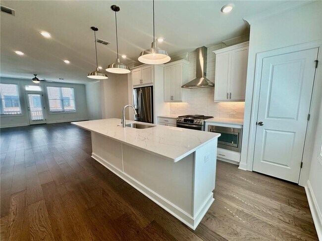 Building Photo - 512 Healy Dr