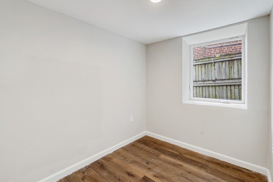 Building Photo - 1340 Pontiac Ave