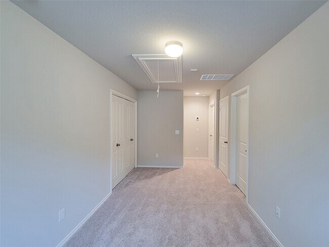 Building Photo - 942 Amesbury Ct