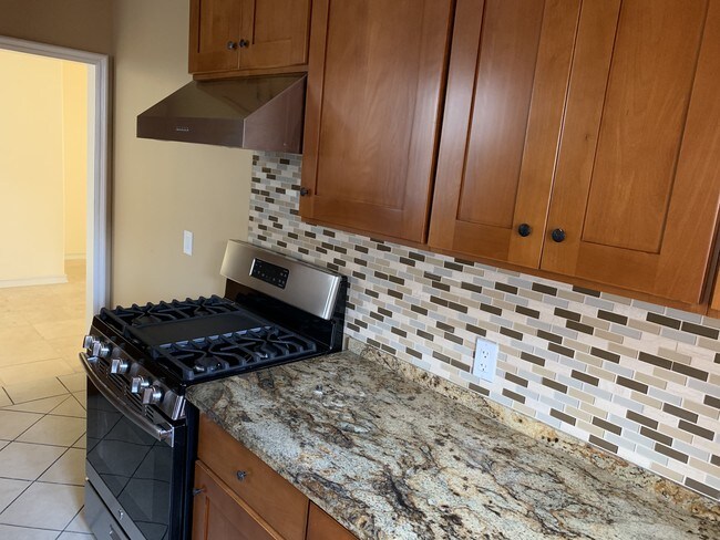 Kitchen - 6136 Cahuenga Blvd