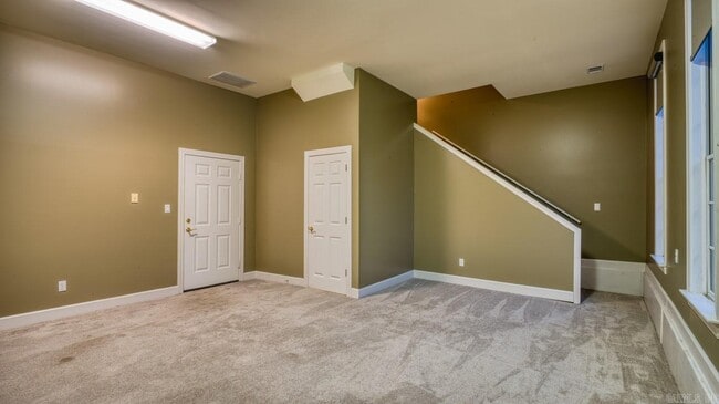 Building Photo - 2213 Doral Dr