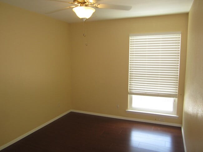 Building Photo - 215 Mulberry Ave