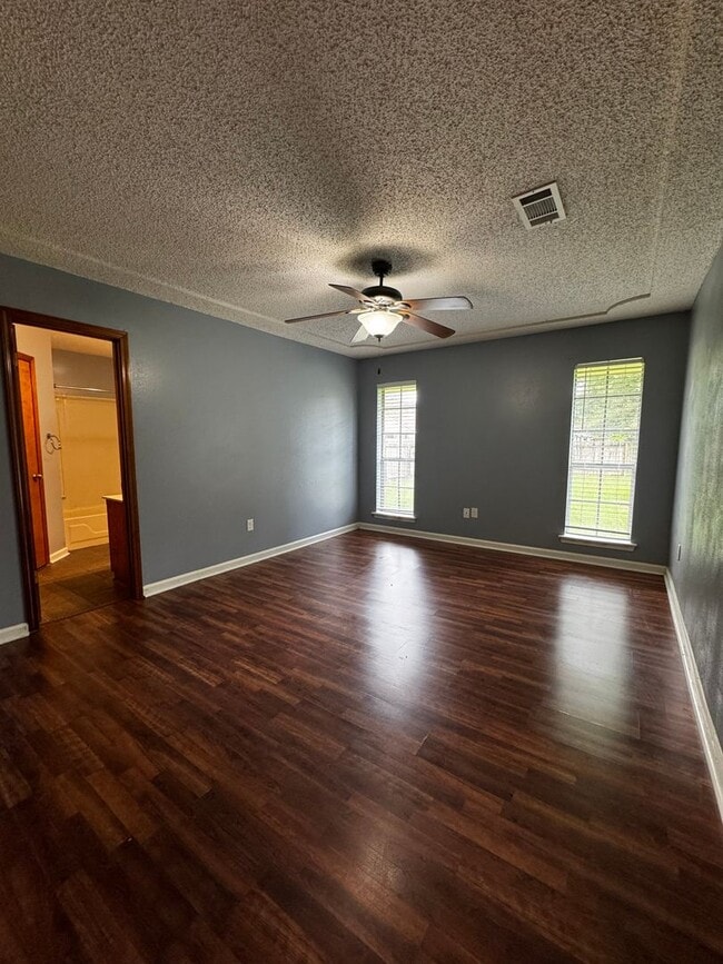 Building Photo - 1729 Tallwood Dr