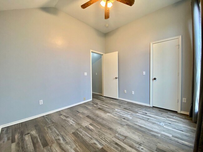Building Photo - 4805 Stag Horn Dr