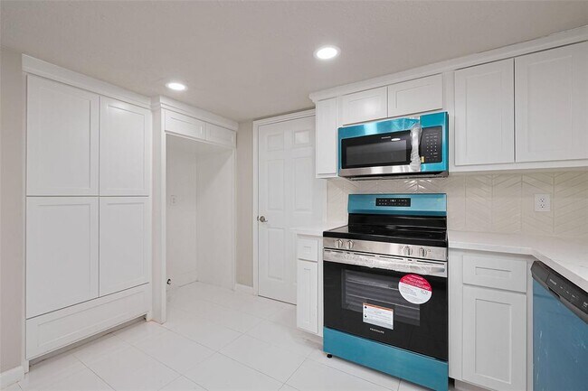 Building Photo - 203 Sevenhampton Ln