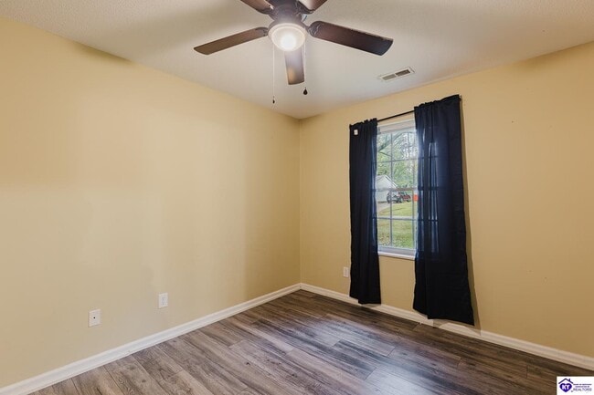 Building Photo - 150 Airview Dr