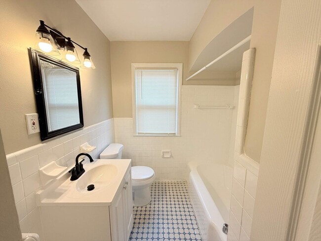 Building Photo - Renovated 3-Bedroom Home – We Welcome Sect...