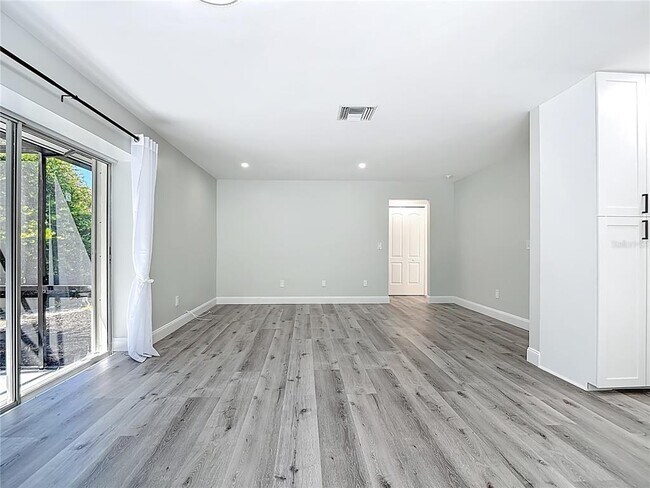 Building Photo - 620 N Barfield Dr