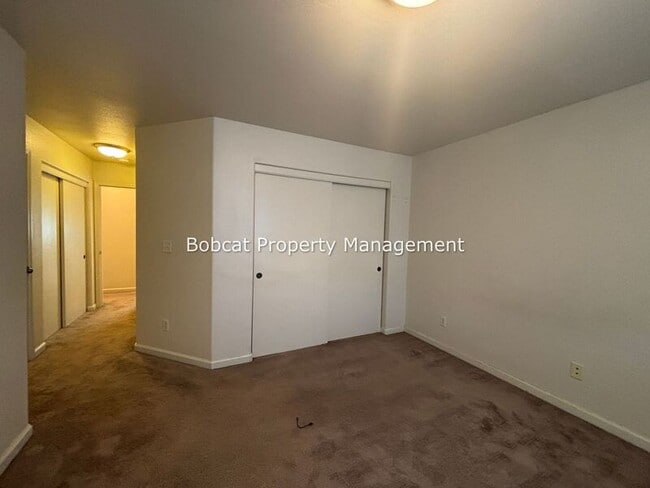 Building Photo - 217 Meadowood Ct