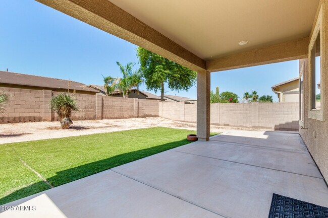 Building Photo - 252 W Blue Lagoon Dr