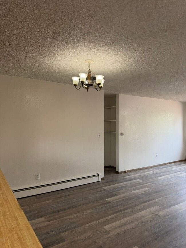 Building Photo - 462 Topaz Dr