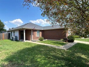 Building Photo - 1949 Sampsell Dr